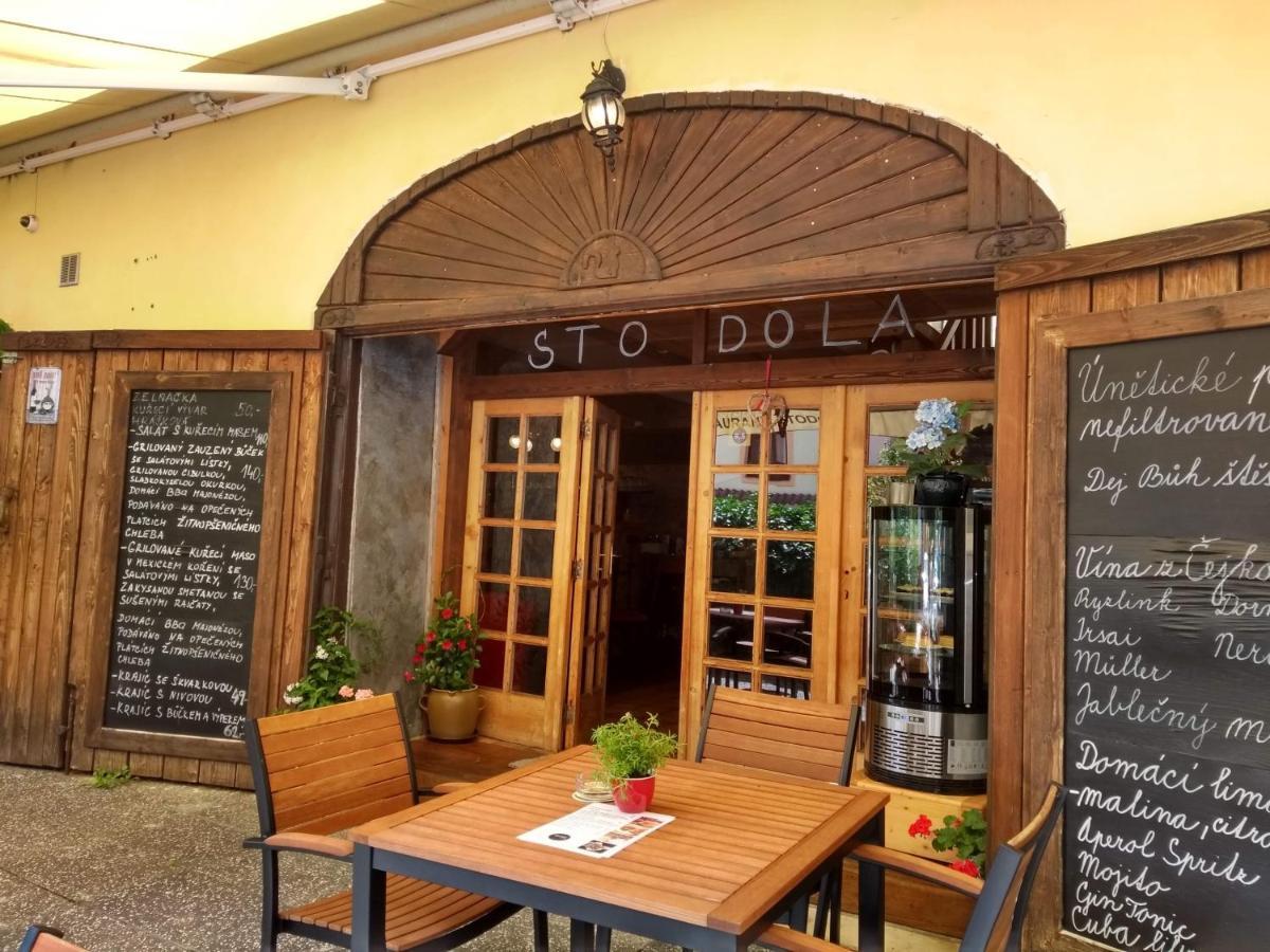 Stodola-soukromý apartmán pro dva s venkovní vířivkou Karlštejn Esterno foto